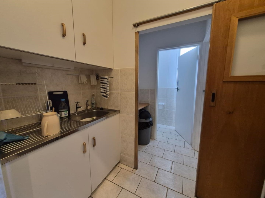 To Let Commercial Property for Rent in Pinelands Western Cape
